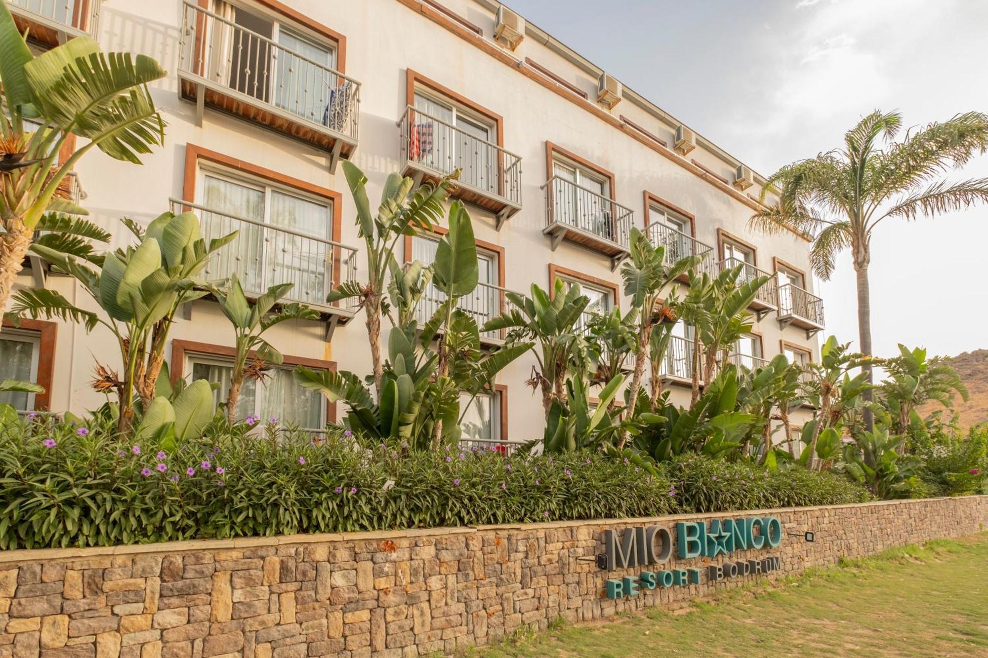 Ladonia Hotels Mio Bianco 阿克亚拉尔 外观 照片